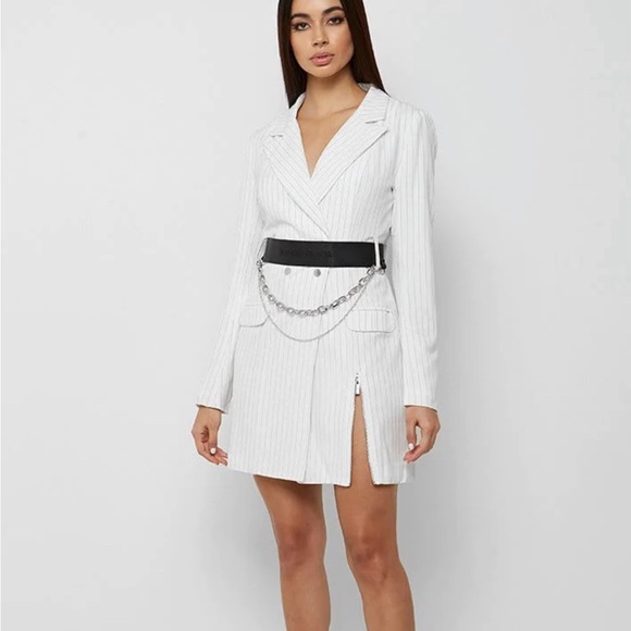 White blazer dress 🤍
size: 4 uk
Manière de voir - Picture 1 of 2